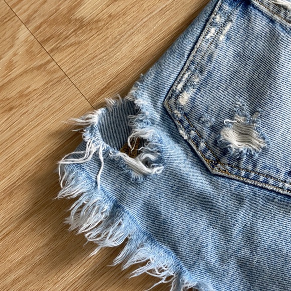 Agolde High Waisted Distressed Shorts - Picture 5 of 6